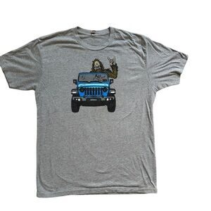 Hammer Down Gray Mens T-Shirt with Funny Jeep and Big Foot Graphics Size Large
